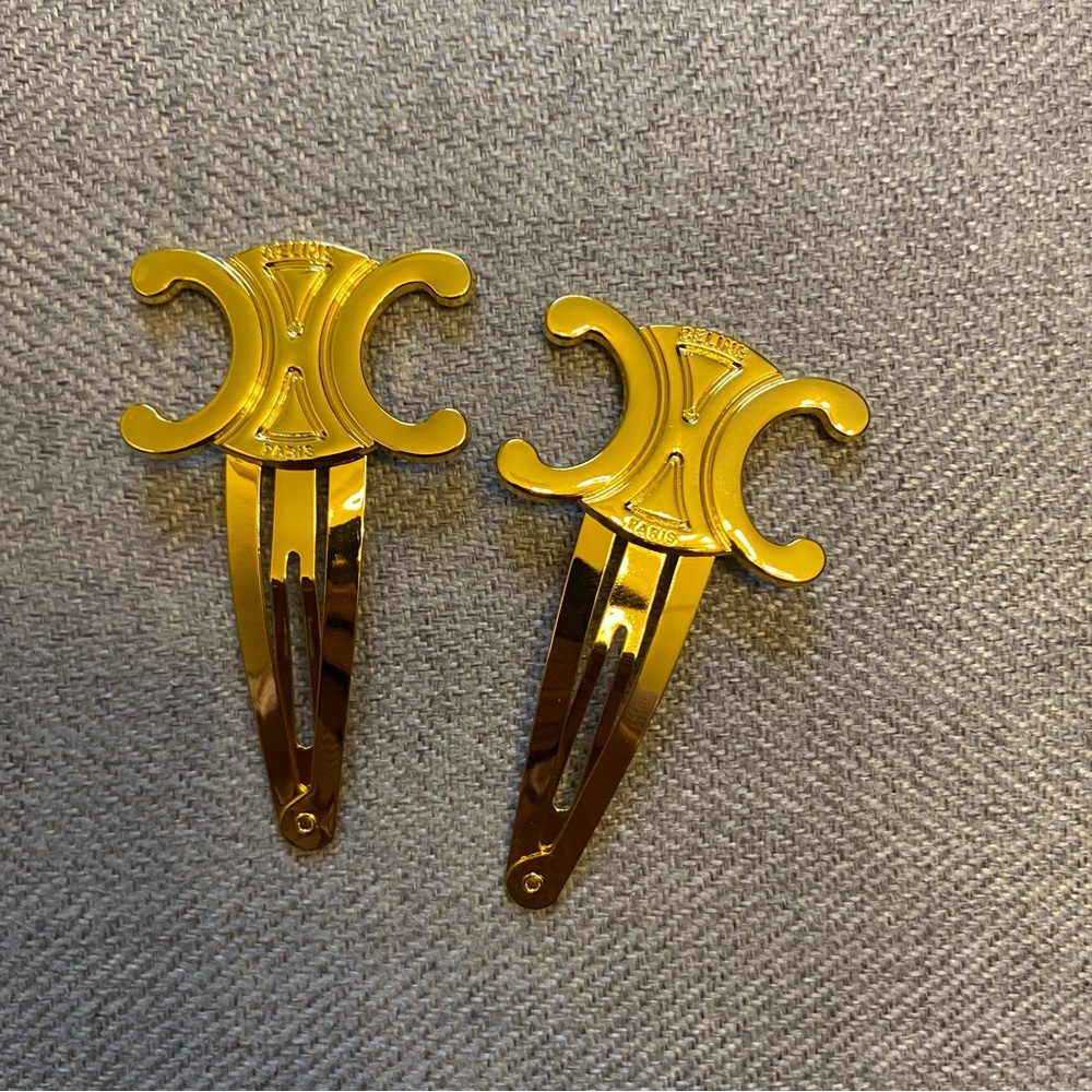 🎀🐰 a pair of Celine Style Triomphe Hair clips - Picture 3 of 4